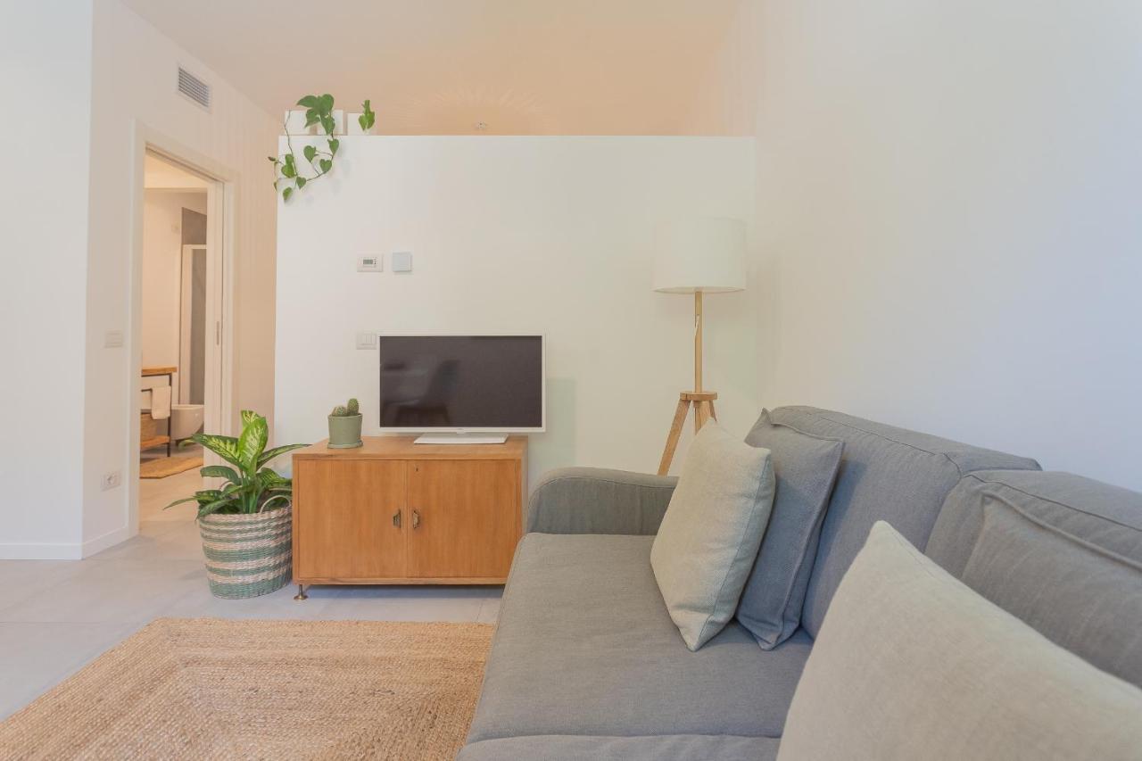Ginepro & Salvia Apartments In Como By Rent All Комо Екстериор снимка