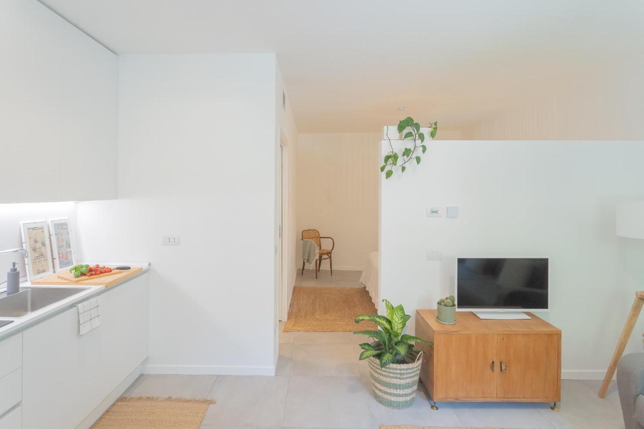 Ginepro & Salvia Apartments In Como By Rent All Комо Екстериор снимка