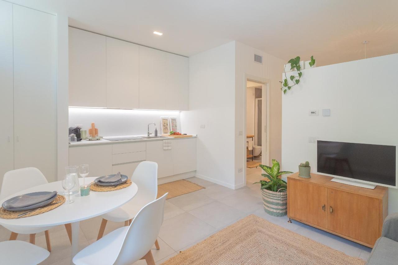 Ginepro & Salvia Apartments In Como By Rent All Комо Екстериор снимка